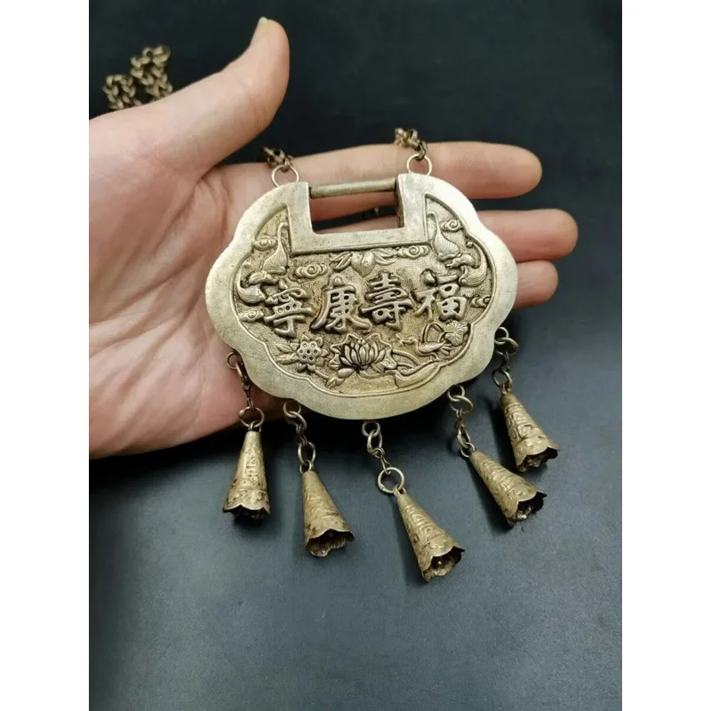 

Подвеска-колье с фигуркой в старинном стиле