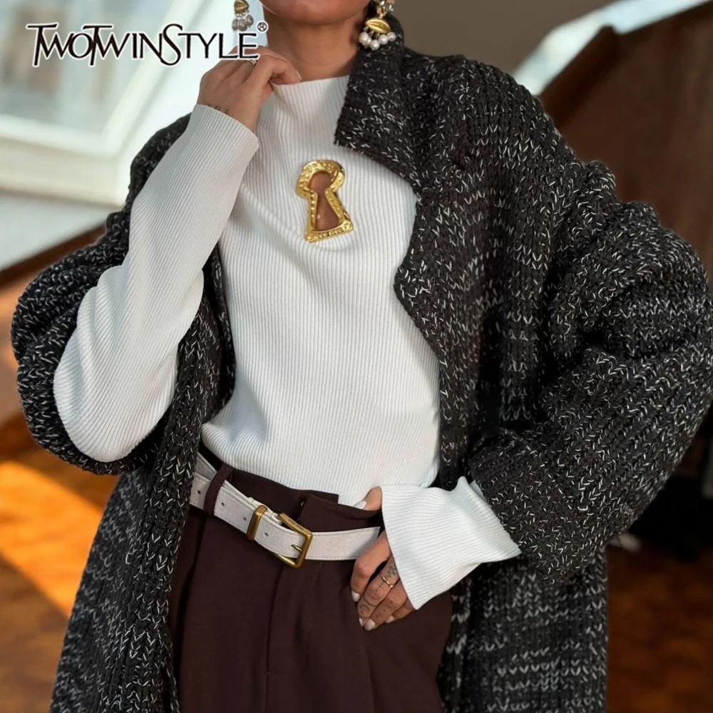 TWOTWINSTYLE الصلبة تقسم الجوف خارج تي شيرت الإناث س الرقبة طويلة الأكمام التخسيس عادية كسول المرأة تي شيرت الخريف موضة جديدة