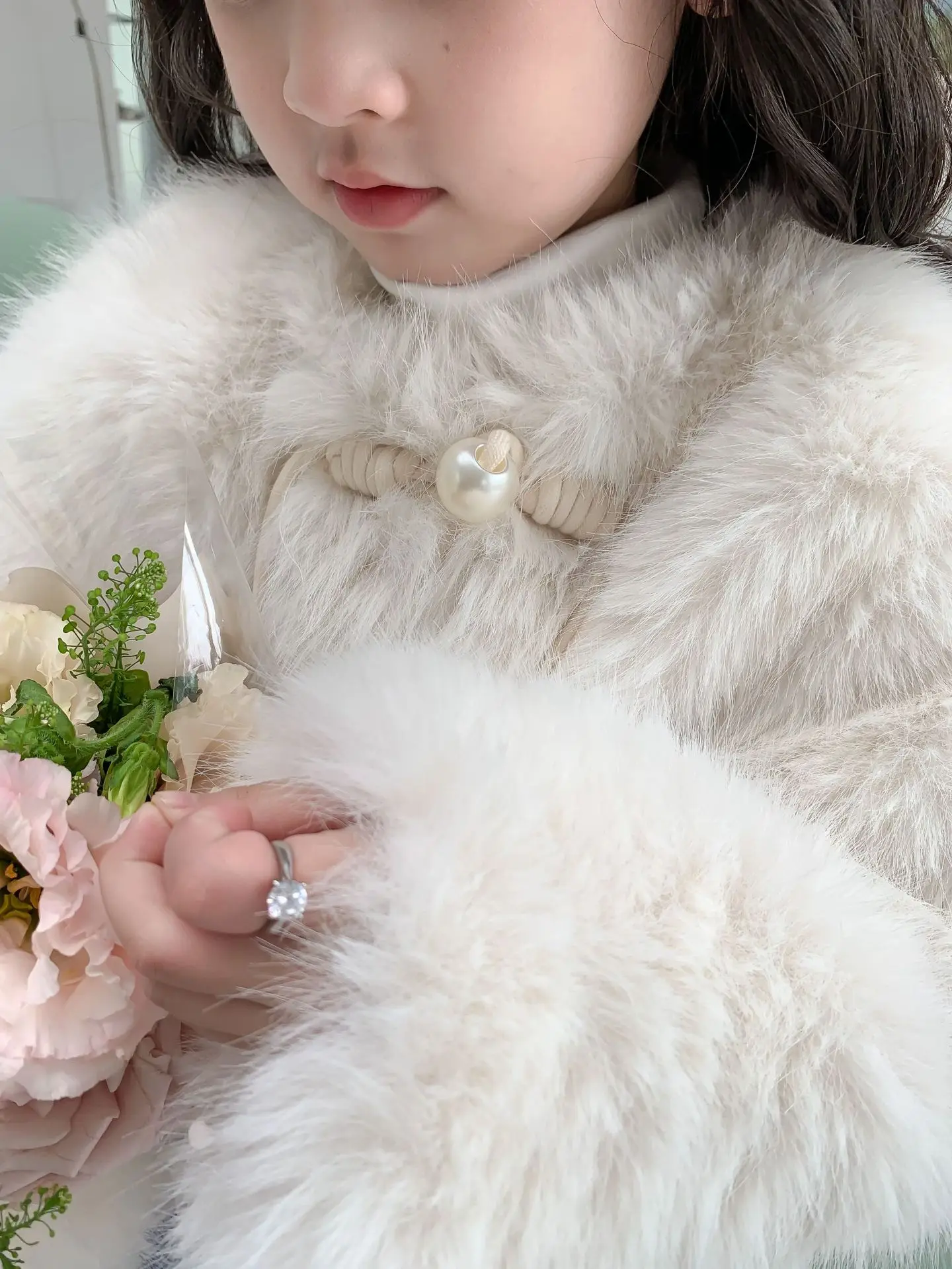 Ragazze finta pelliccia di volpe cappotto di pelliccia di cotone bambini nuovo autunno inverno moda fibbia di perle caldo spesso dolce giacca