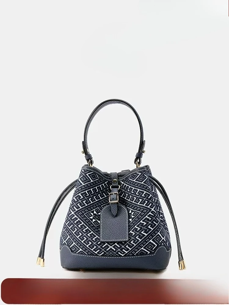New High-end Women's Handbag, Chinese Style Cowhide Printed Fashion Handmade Shoulder Bucket Bag
