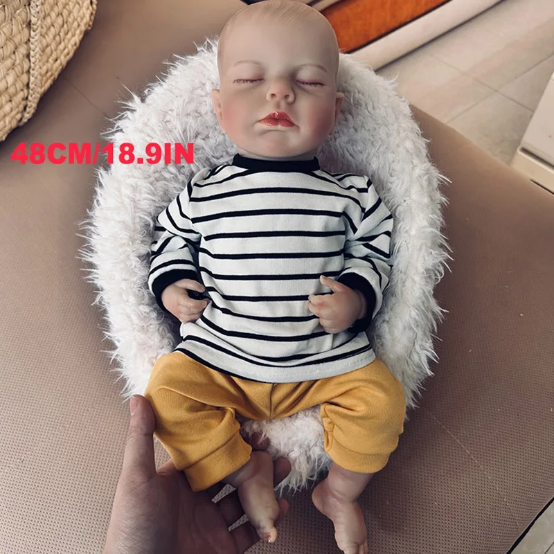 眠っている新生児の男の子の人形、リアルな新生児の男の子の人形、子供のためのクリスマスギフト、48cm、18.9インチ