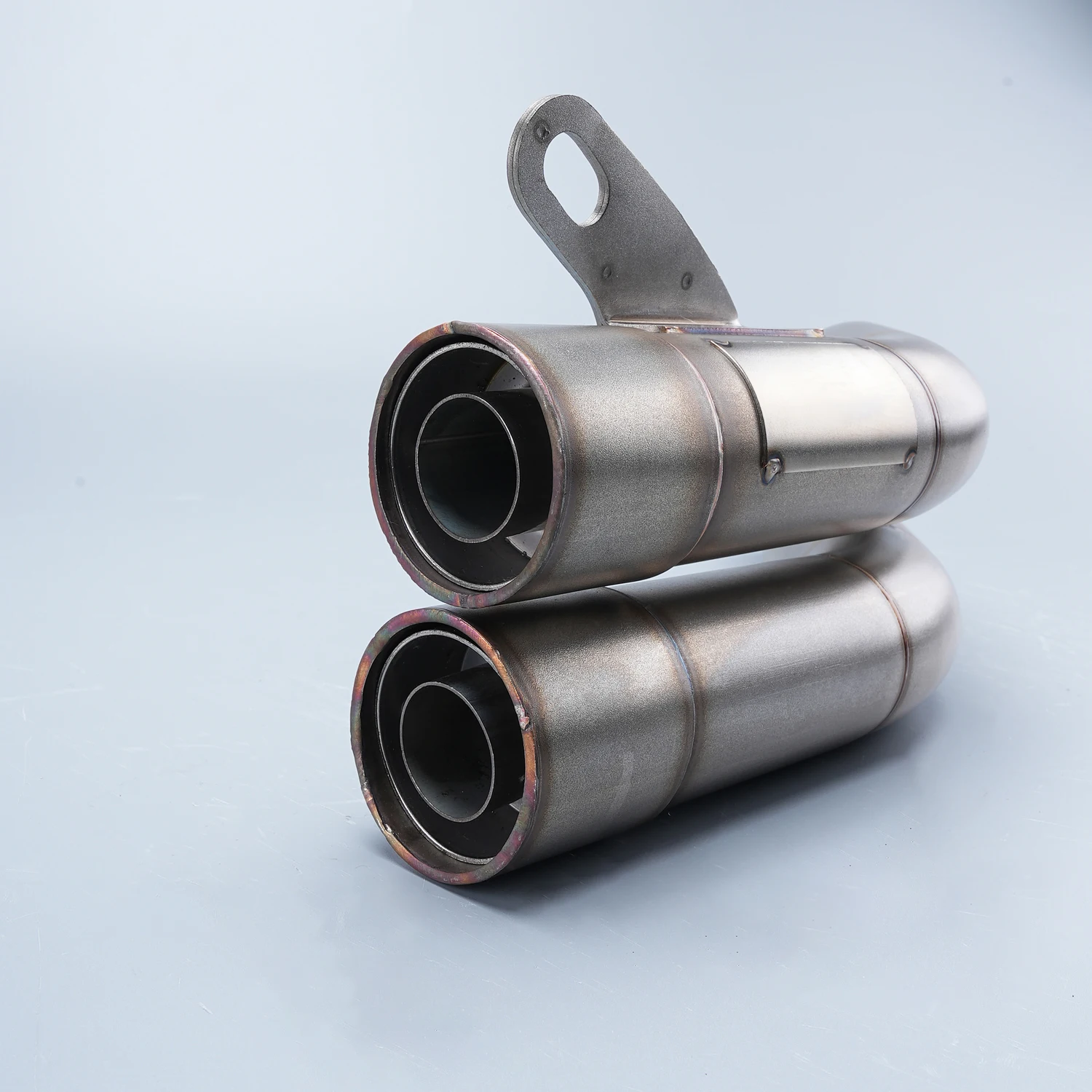 

Двойной выхлопной патрубок для мотоцикла, модификация хвостовой секции, подходит для моделей, соединительный патрубок для глушителя, пружинный соединитель для выхлопной трубы.