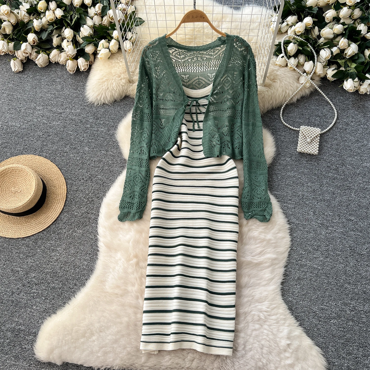 Nieuwe zomer gehaakte zoete hit kleur patchwork gestreepte spaghetti-jurk en v-hals lange mouw korte vesten 2-delige sets