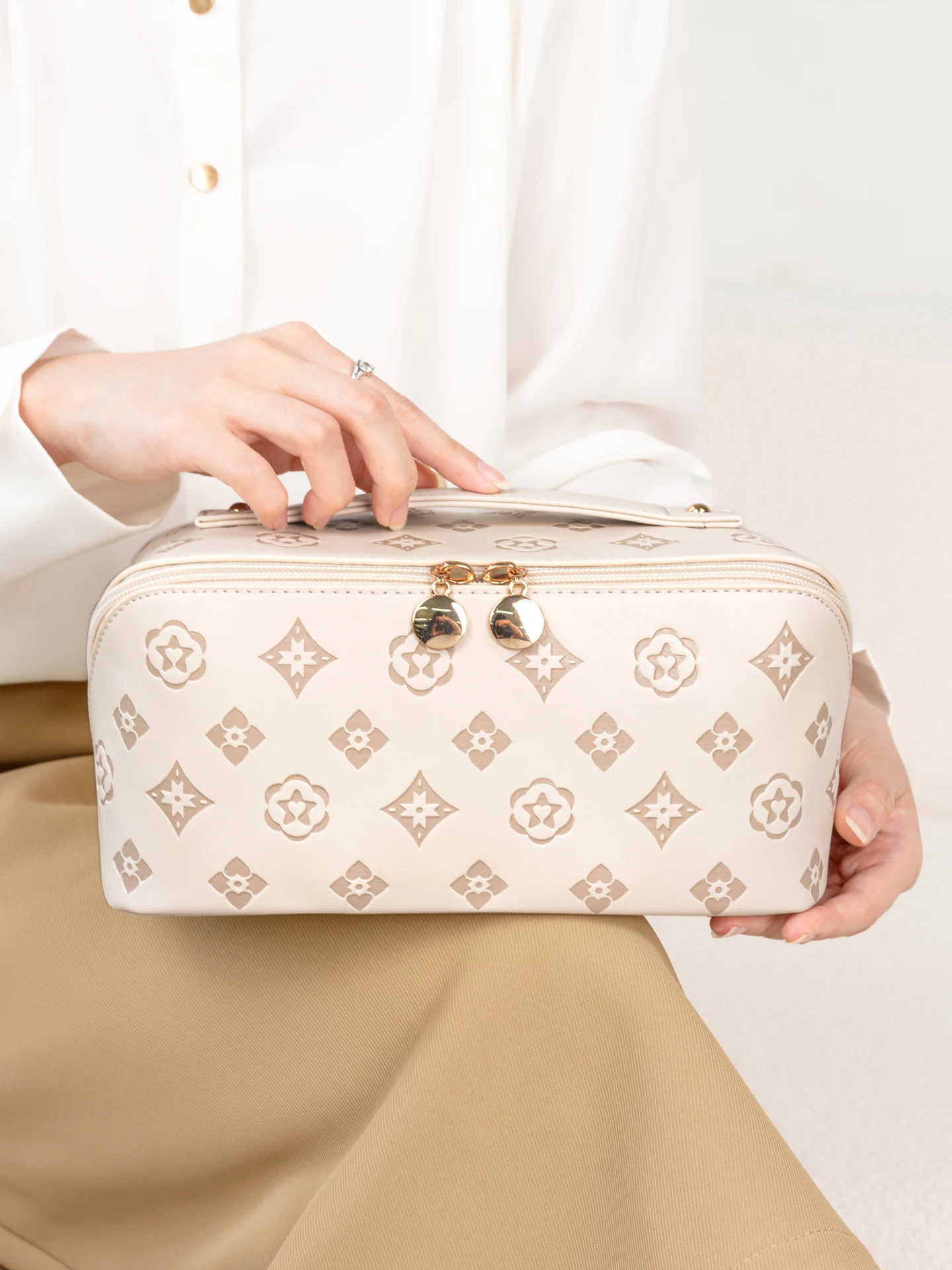 

Элитная дорожная косметичка: портативная, вместительная сумка для туалетных принадлежностей и косметики, создающая ощущение премиум-класса