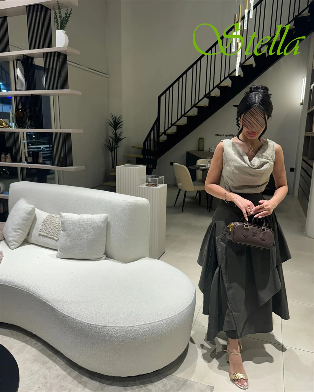 カスタマイズされたエレガントなノースリーブサテンイブニングドレスクラシックティアードプロムドレスファッションOネック特別な日のドレス