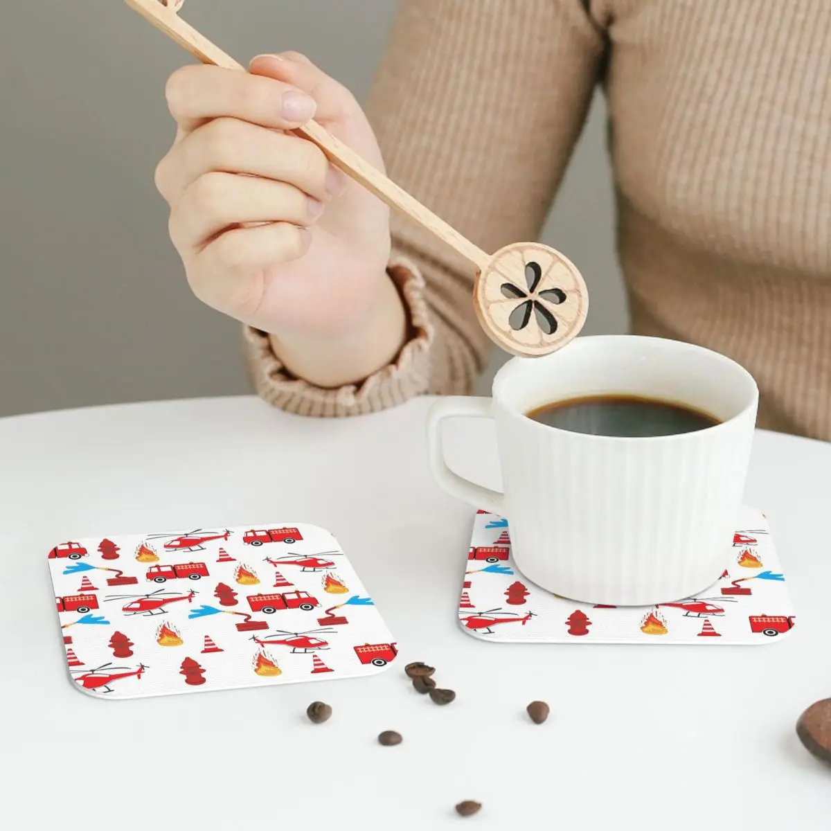 

Красные транспортные подставки для бригады двигателя пожарной машины, кожаные салфетки, изоляционные кофейные коврики для дома, кухни, обеденные подушечки, набор из 4 шт.