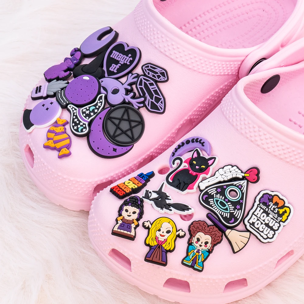 1 Stück Halloween-Schuhanhänger, lila Clog-Zubehör, magische Hexen, Schuhdekorationen, Anstecknadeln für Frauen und Mädchen, Kristall-Energiestein, Geschenk – Detail 2