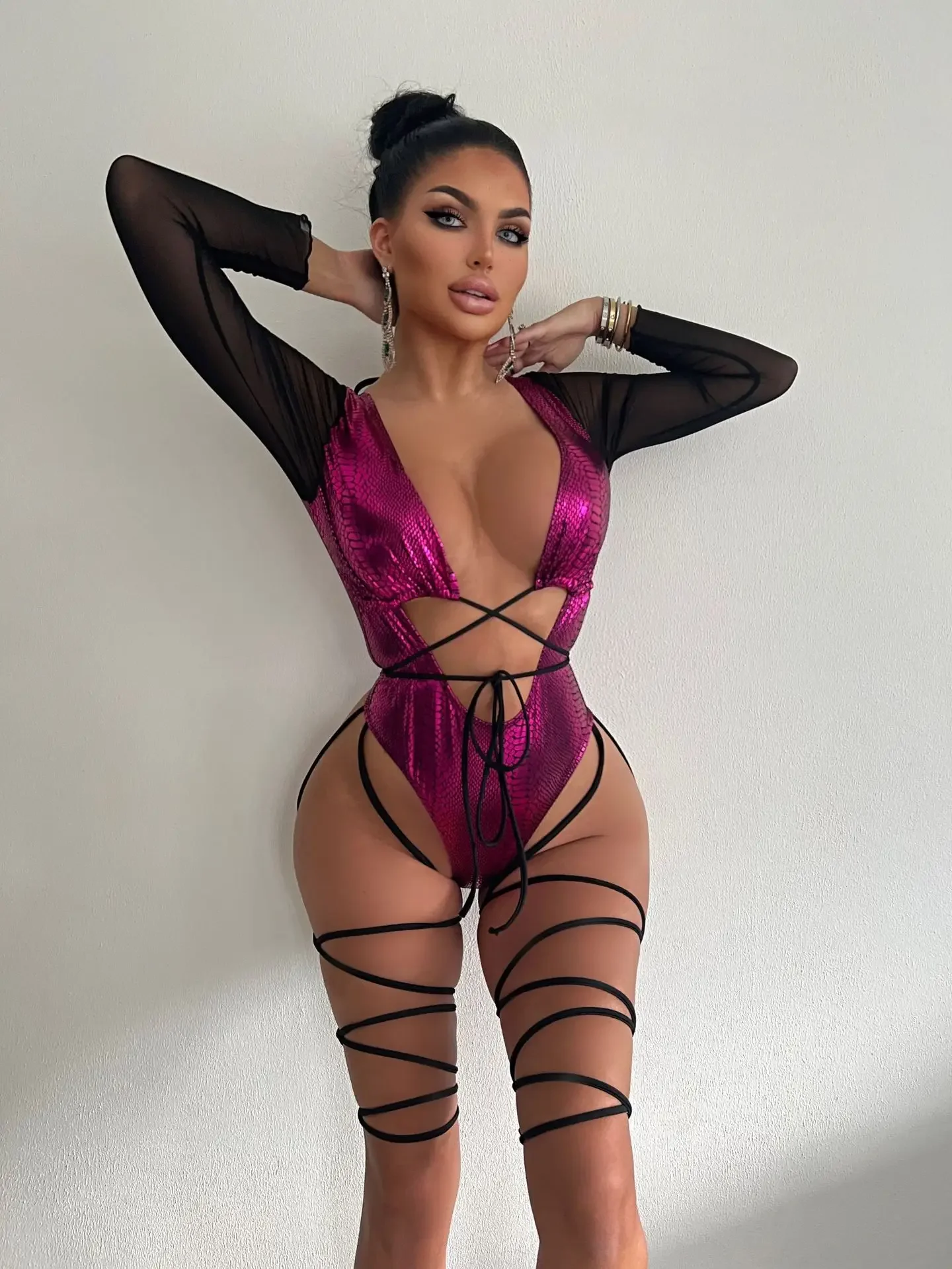 Bikini a maniche lunghe costume da bagno intero Sexy europeo e americano con lacci da donna con apertura sul retro Bikini placcato a caldo