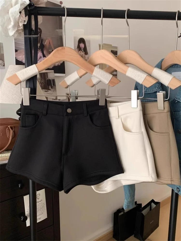 سروال قصير بخصر مرتفع وساق مستقيمة للنساء، أسلوب عملي، نحيف وجذاب، سروال كاجوال على الطراز الكوري مع تفاصيل الجيوب