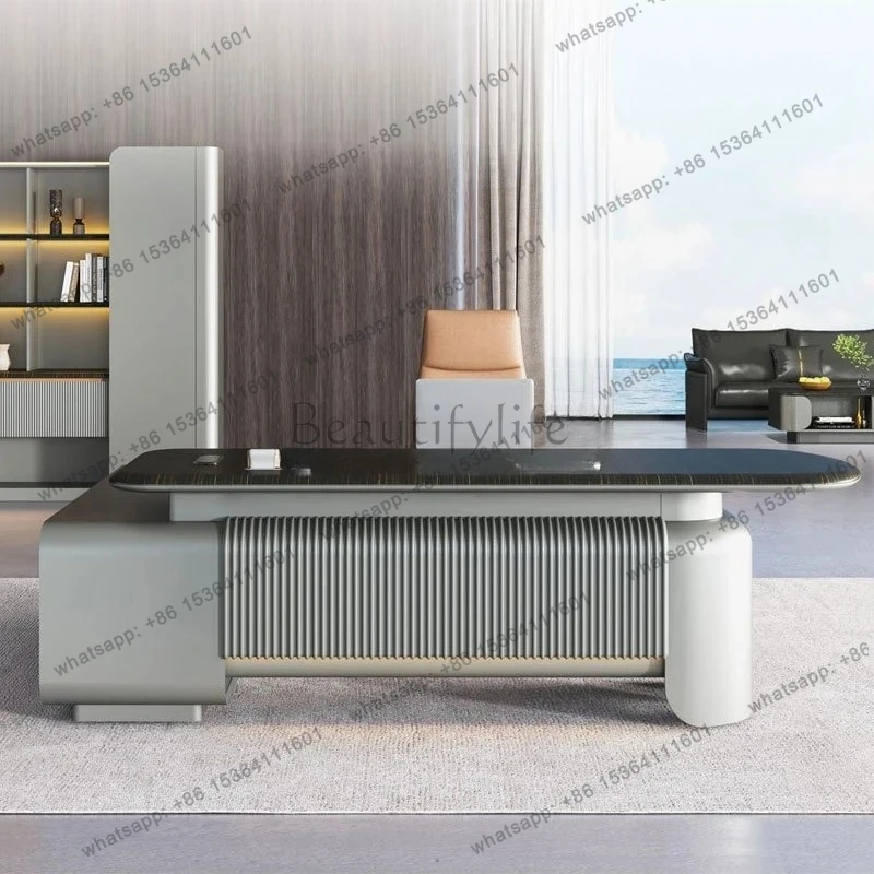 

Элитный офисный стол руководителя с двойным шкафом, создающий атмосферу роскоши, в комплекте с одним столом и стулом.