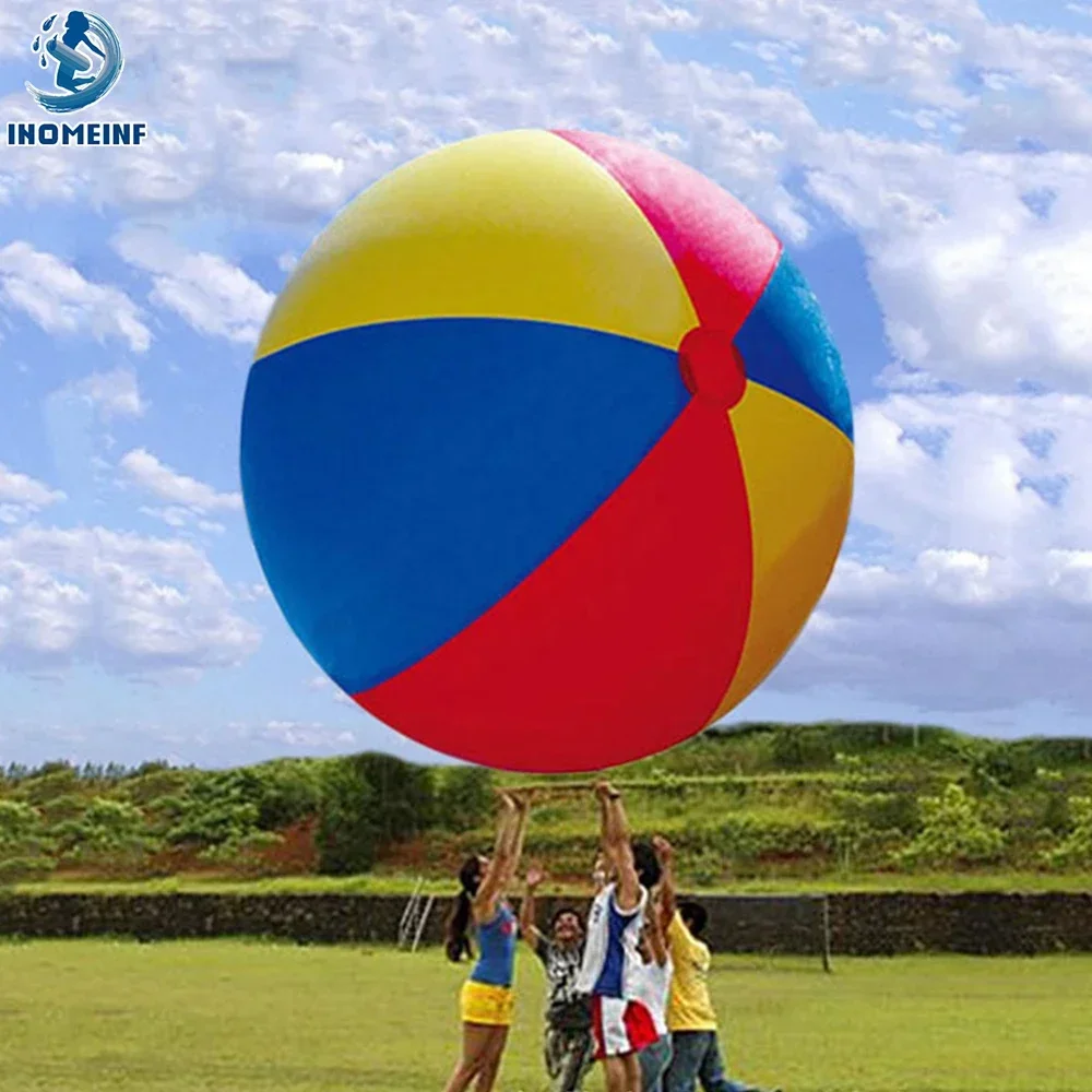 スイミングプール、カラフルなビーチのおもちゃ、屋外の楽しみ、夏休みのための巨大なインフレータブルバレーボール