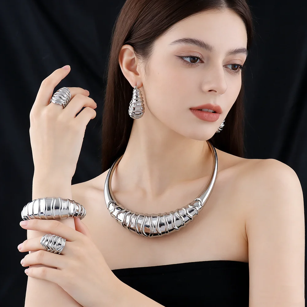 Vergoldetes Ohrringe- und Halsketten-Armband-Ringe-Set für Damen Italienischer Vintage Hochzeits- und Partyschmuck Geschenkset – Detail 19