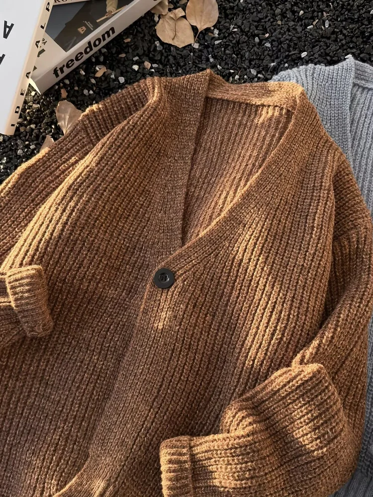 

Американский вязаный открытый кардиган в стиле ретро, свободный повседневный свитер с v-образным вырезом для пар, осень 2021, новинка Sle, полиэфирное волокно