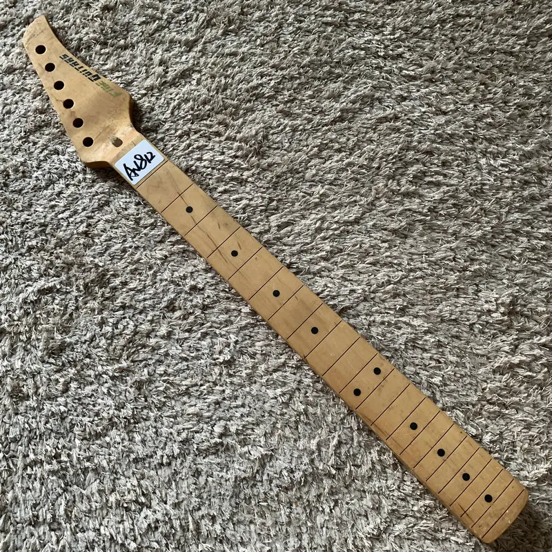 

Unfinished NO LOGO Electric Guitar Neck 6 Strings Maple with Maple 22 Frets NO Fret Surface Damages and Dirty AN812