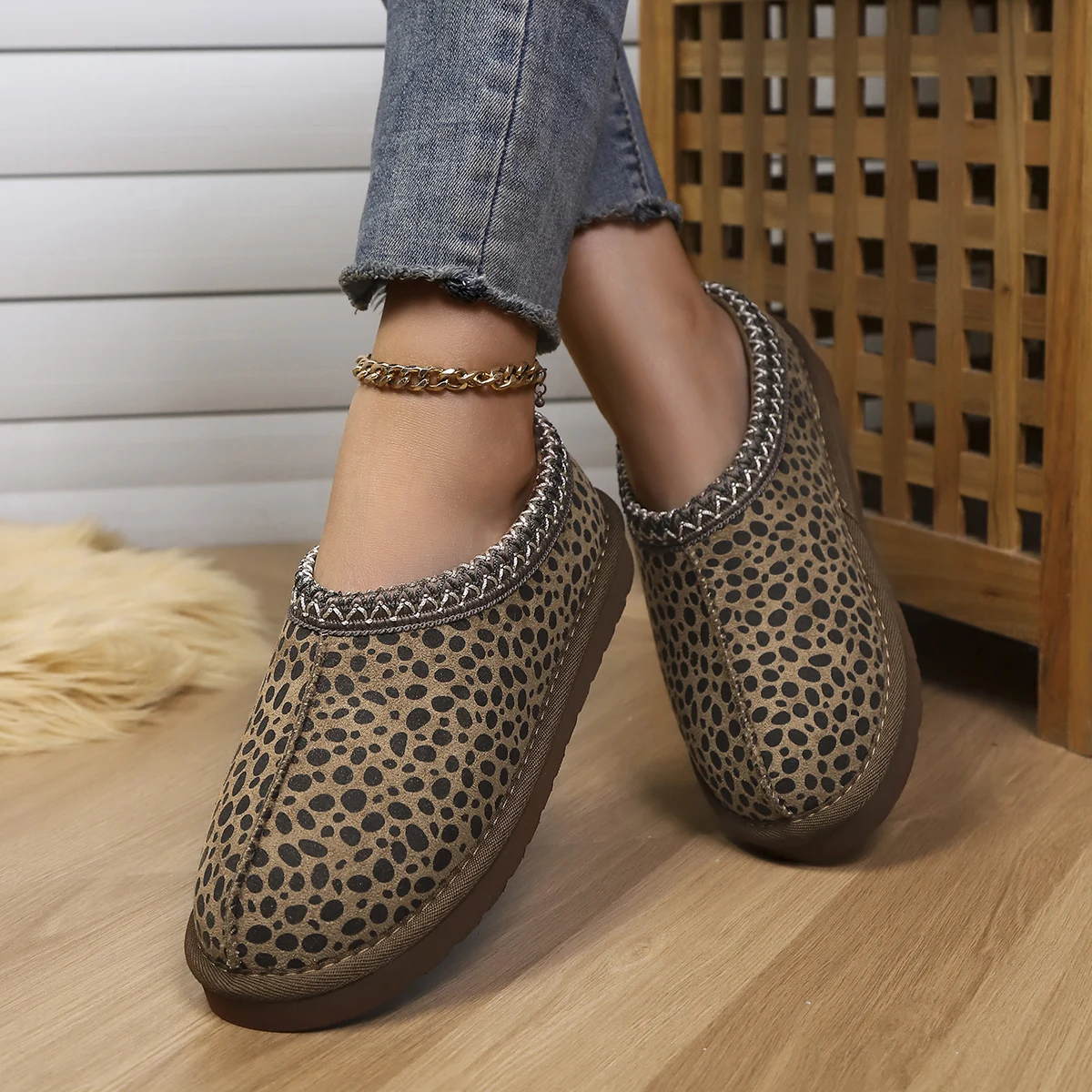 

Women's Plush Warm Slippers Indoor Outdoor Non-slip Thick-soled Leopard Print Fashion Toe-Toe Slippers Large Size Women's Shoes