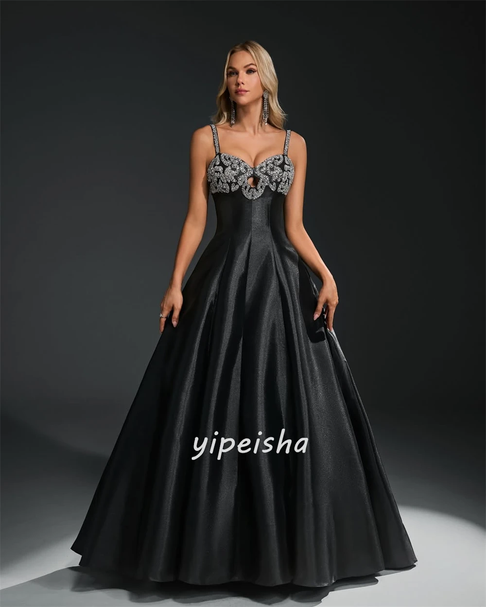 Abiti lunghi personalizzati eleganti scintillanti Charmeuse con strass increspati A-line con cinturino per spaghetti Abiti da sera abbinati di alta qualità