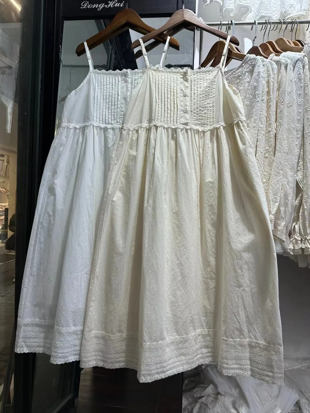 Saia Branca de Primavera Verão com Camadas, Camada Base de Comprimento Médio em Material de Algodão, Estilo Doce