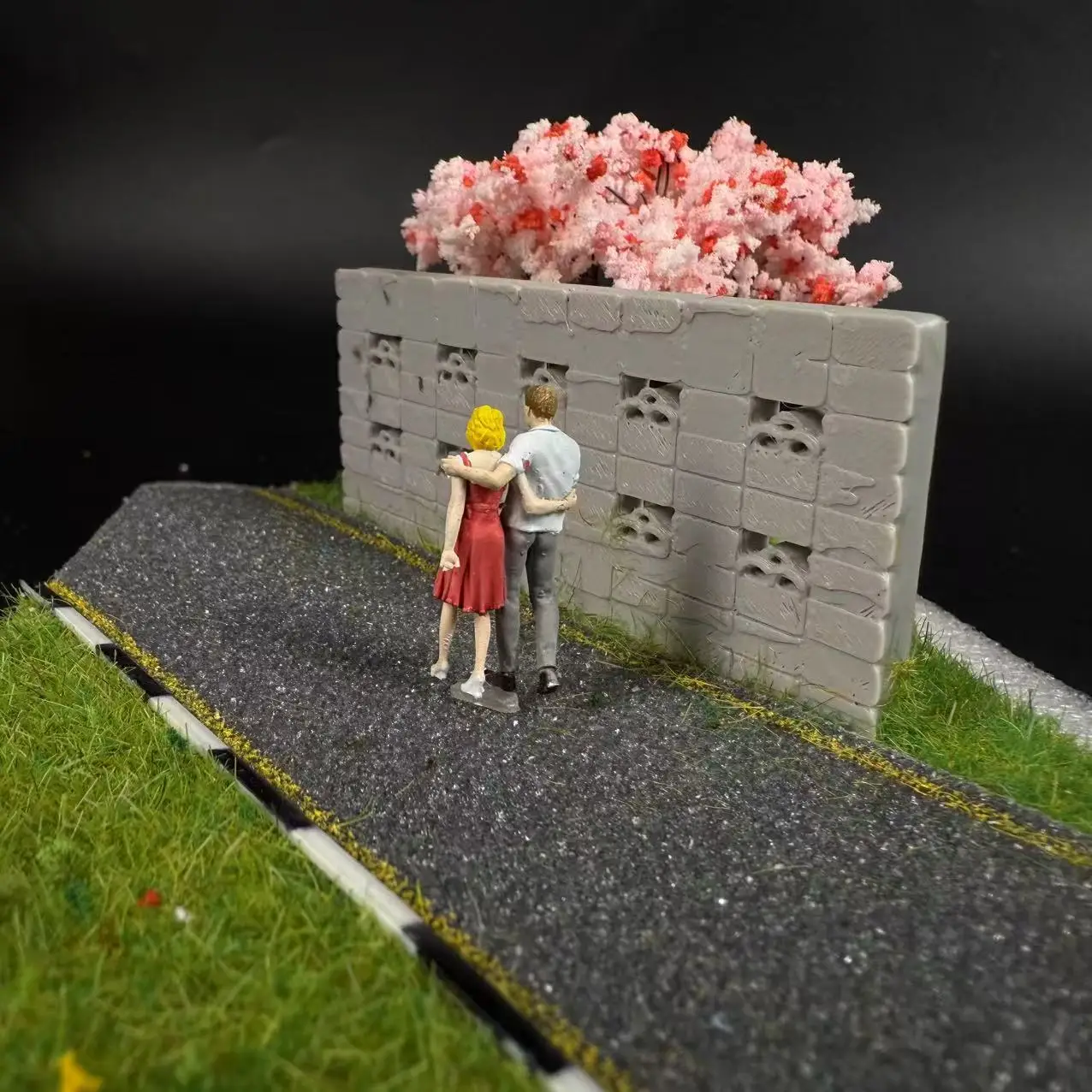 نموذج زوجين يمشيان في المشي، مجسمات راتنجية مرسومة يدويًا بنفسك بمقياس 1/64، دمية لمشهد سيارة