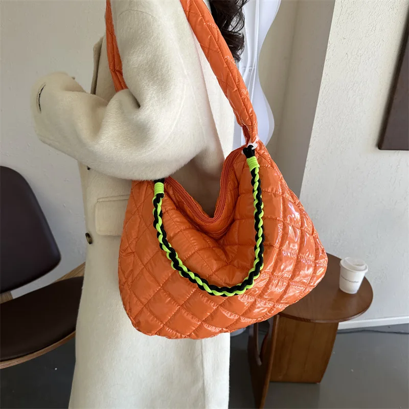 

Large Capacity Quilted Tote Bag for Women Designer Luxury Bag Trendy Crossbody Shoulder Bag Casual Chic Style for College