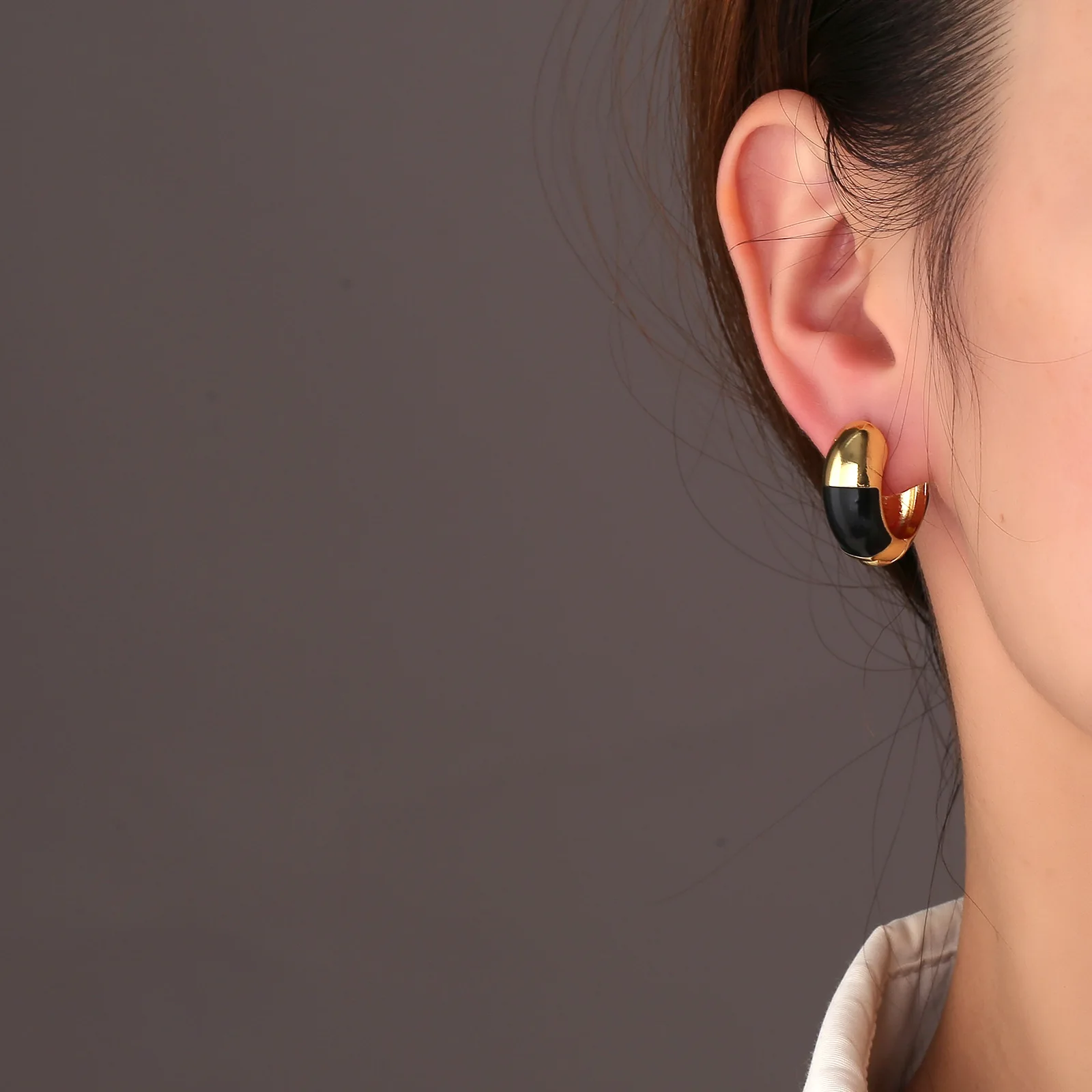 Light Luxury Senior Drip Glaze Ear Buckle Metal Arc Clash Hoop Earrings Women Temperament Jewelry