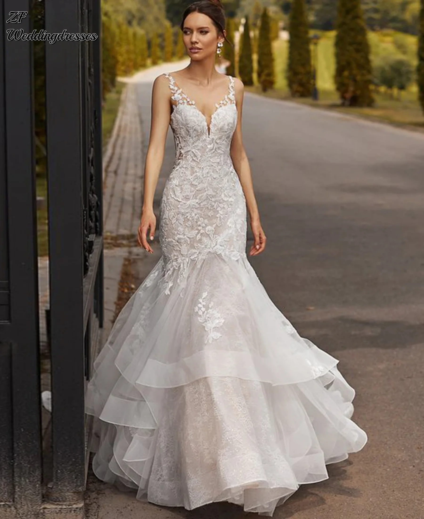 Maßgeschneiderte klassische Meerjungfrau-Brautkleider für Frauen, geschichtete herzförmige Spitzenapplikationen, Robe De Mariee für Bräute