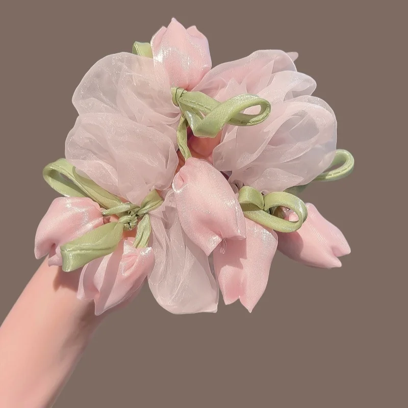 Eleganter Spitzenblumen-Scrunchie im koreanischen Stil, großer Haargummi für Damen und Mädchen, trendiges Haar-Accessoire für den Alltag. – Detail 10