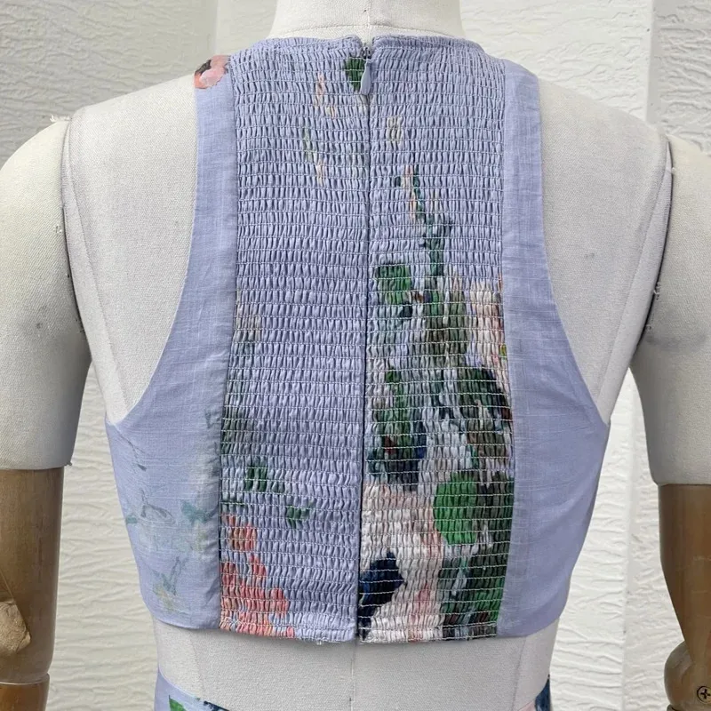 Nueva colección de verano Vestido midi plisado con cintura trasera sin mangas con estampado floral azul para vacaciones