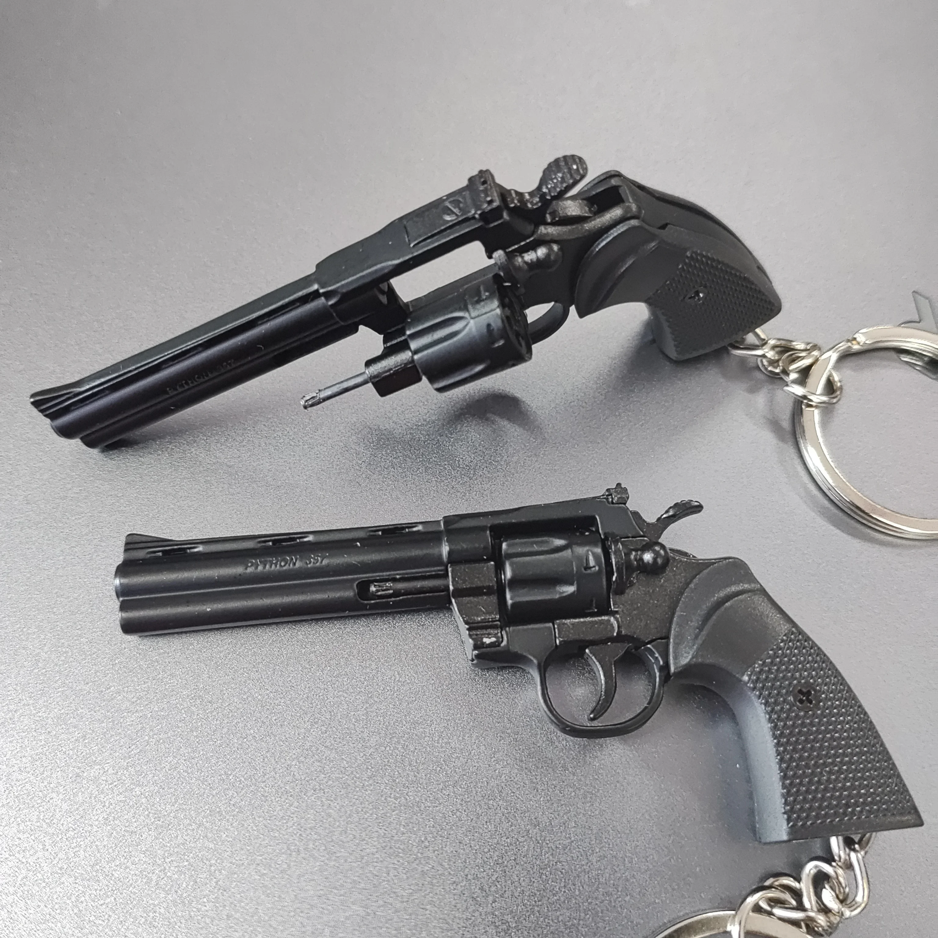 1:3 Metal 1911 Revolver G34 Miniature Pistol Model Toy Gun Detachable DIY Keychain Pendant Ornaments Children Toy