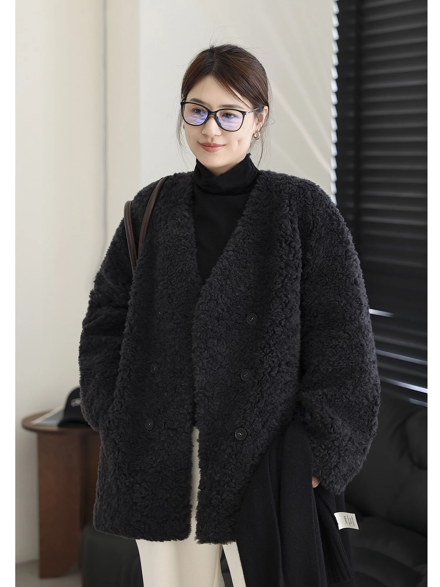 

Новая зимняя куртка из 100% шерсти в корейском стиле с V-образным вырезом, двойными пуговицами, свободного кроя, универсальная, с интегрированным мехом и кожаными элементами