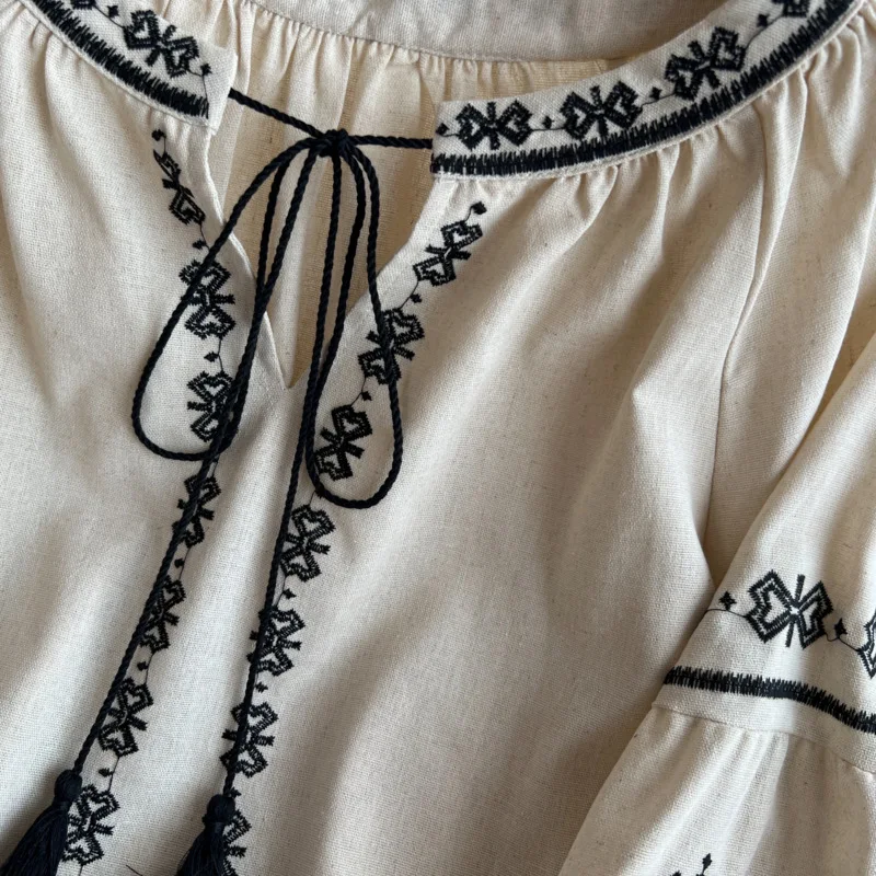 بلوزة قميص بأكمام واسعة وطني للربيع والصيف لعام 2025 بلوزة نسائية مطرزة برباط على شكل حرف v فضفاضة بتصميم بوهيمي للشاطئ