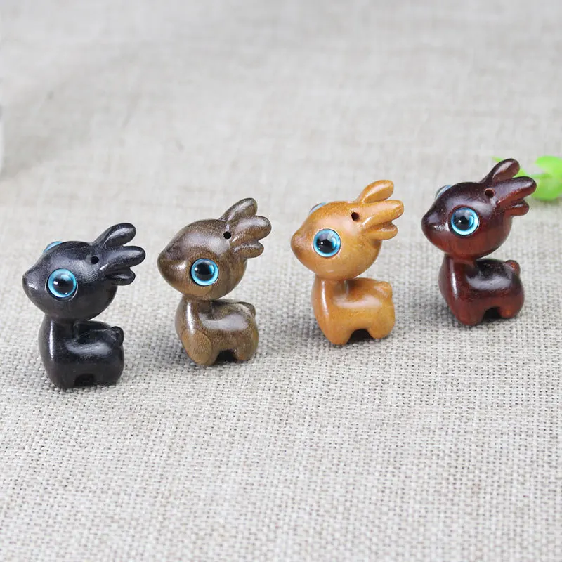 1 st Natuurlijke Zwart/Groen/Rood/Geel Sandelhout Handwerk Houten Herten Hangers 32x18x18mm DIY Auto/Telefoon Sleutelhangers Charms Sieraden