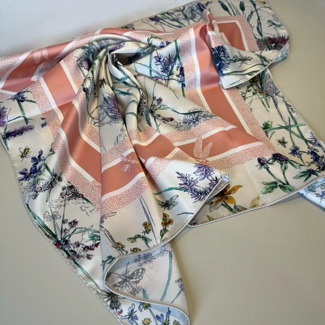 

Элегантный женский шелковый платок из 100% тутового шелка (твил) 90*90 см от люксового бренда – идеальный подарок