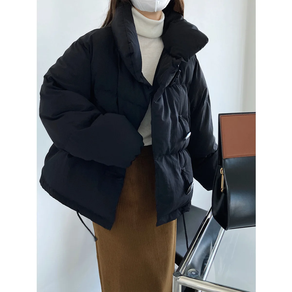 Cow Horn Button Cotton Coat Women\'s Short Fashion Winter New Fashion Bread Coat Cotton Coat Thickening Solid Color Coat