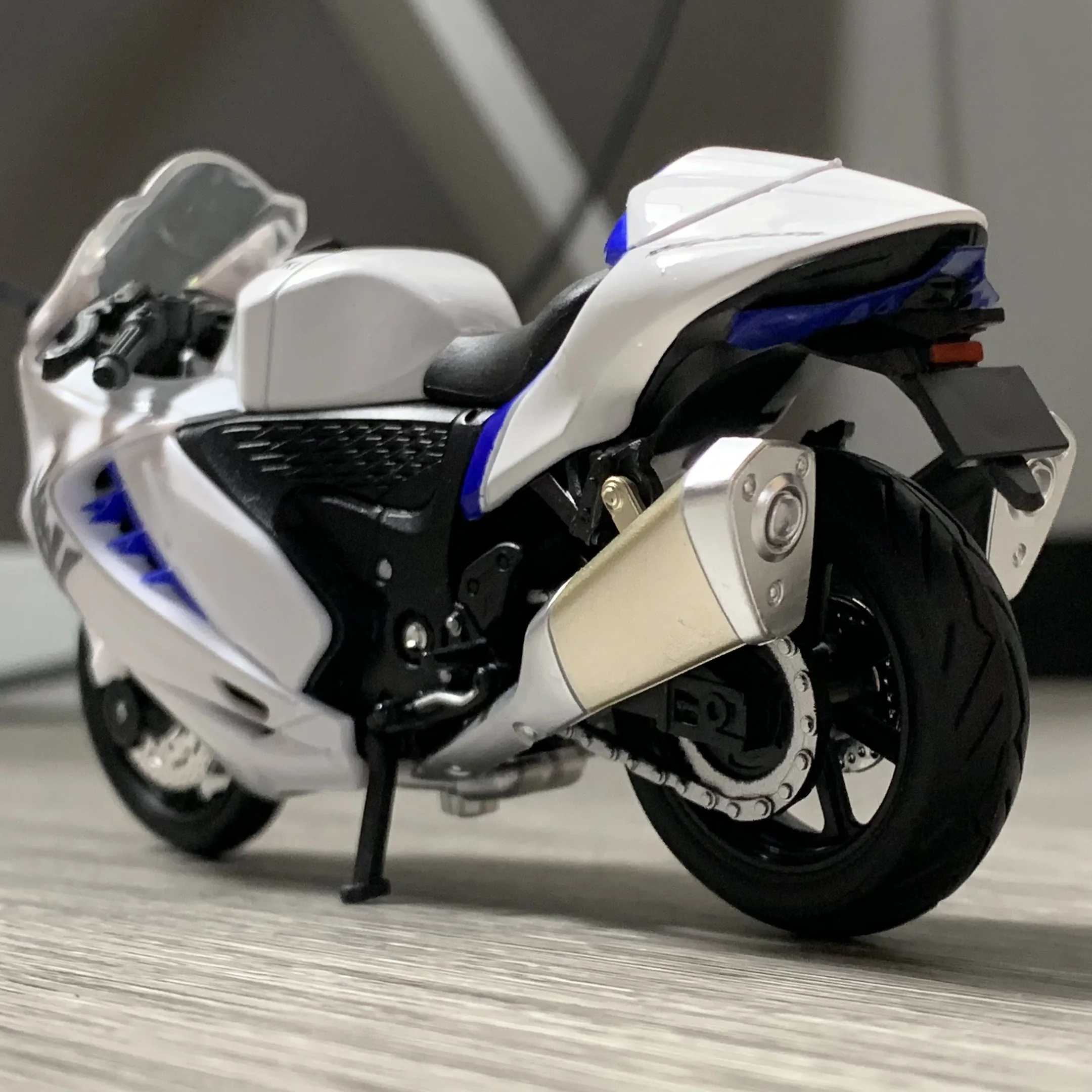 1:18スケール スズキ ハヤブサ GSX1000R ホンダ CBR1000 ヤマハ YZF-R1 オートバイ 合金ダイキャストモデルカー トレンド ホームファニシング コレクション