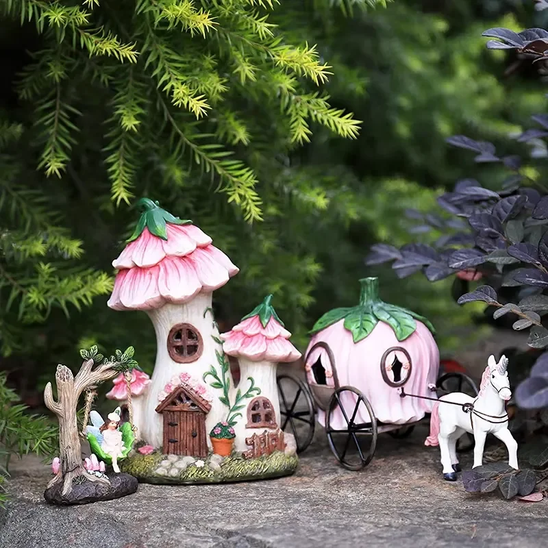 Polyresin Outdoor Garden Decoration Mini Garden Set With Solar Light