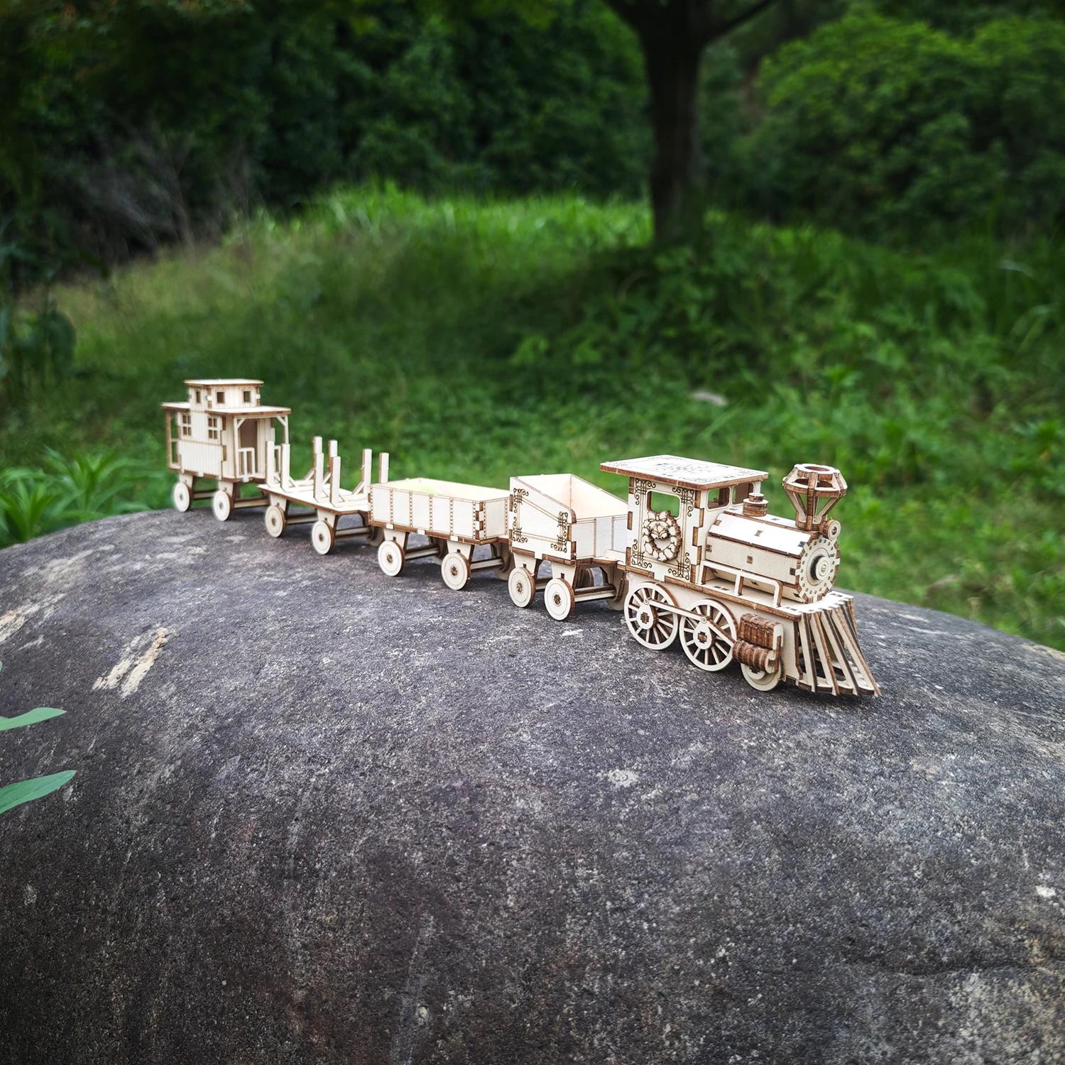 Vintage Steam Train 3-Carriage Wooden 3D Puzzle Model