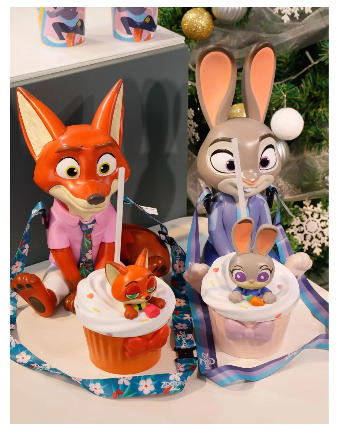 Kubek w kształcie Zootopia 2 Disneya, Nick i Judy, w stylu kreskówkowym, z paskiem na ramię, kawaii, prezent urodzinowy dla dziewczynki lub chłopca, dostępny od ręki.