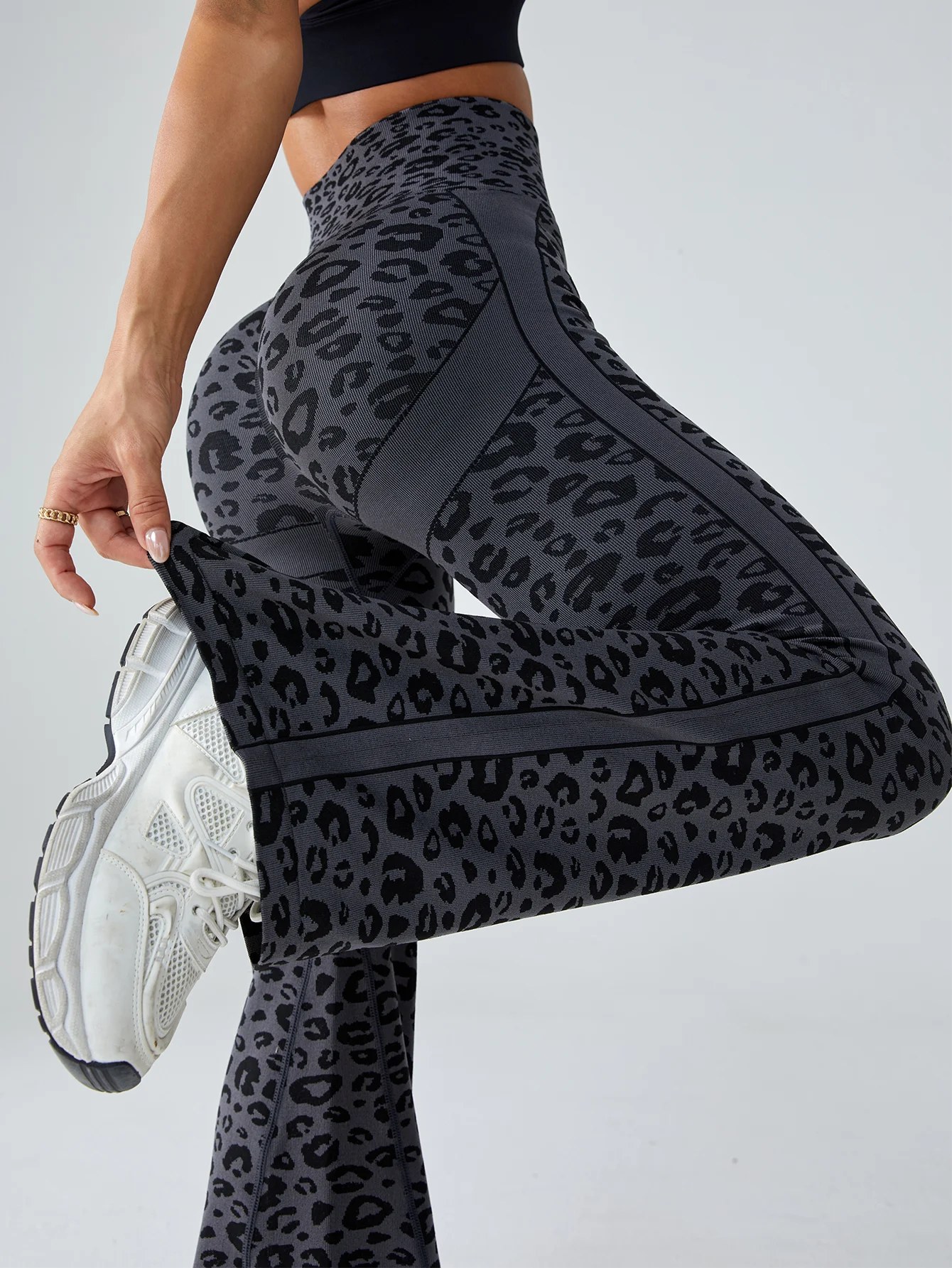 Mallas sin costuras de cintura alta para gimnasio para mujer, pantalones Retro con estampado de leopardo, mallas ajustadas para correr, pantalones acampanados, mallas de Yoga