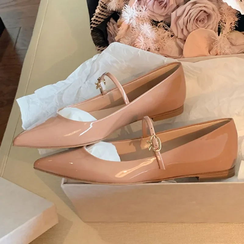 

Женские туфли на плоской подошве из мягкой кожи, элегантные женские туфли на плоской подошве с острым носком и пряжкой, большой размер 2025, весенняя удобная офисная женская обувь телесного цвета