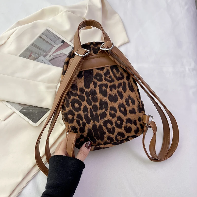 Borsa da donna zaino leopardato di moda per ragazze nuove borse da viaggio femminili di design di tendenza borsa classica Mini zaino di lusso di