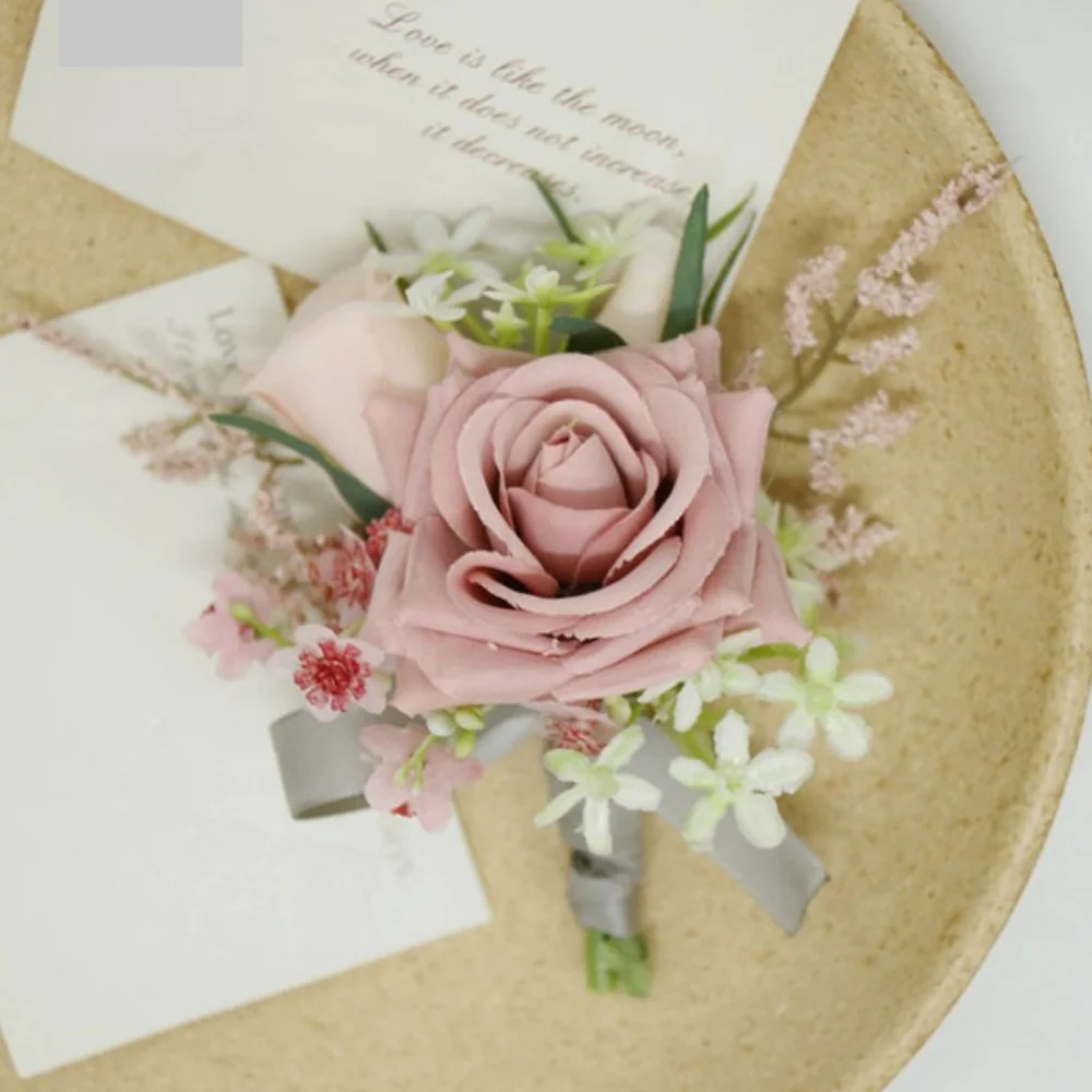 Fiore all'occhiello per lo sposo e il corpetto per la sposa Coppia di matrimoni Bracciale con fiori da damigella d'onore Accessori da sposa Rosa