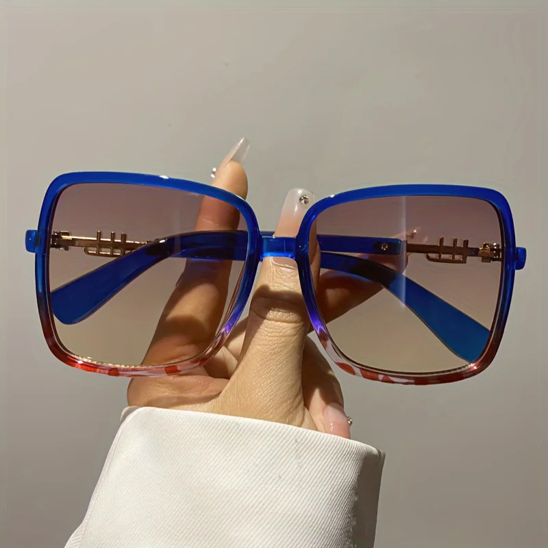 Retro Two-Tone Fashion Sunglasses - Lightweight Design, Oversized Blue & Red Frame, Gradient Lens, Ideal for Beach Travel