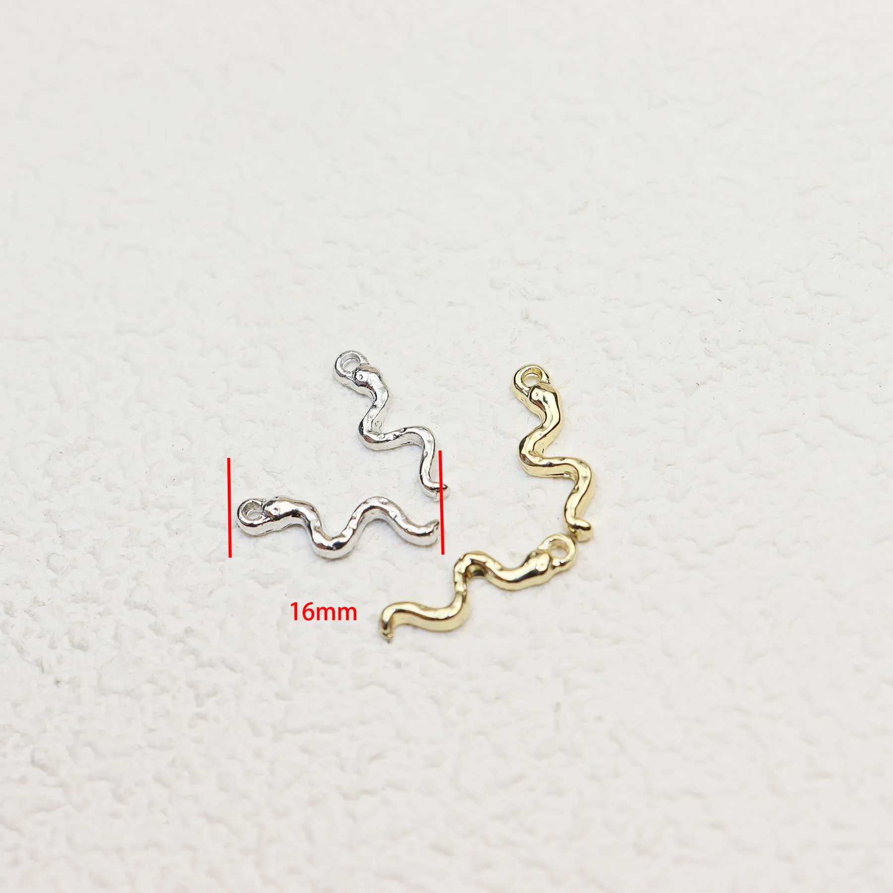 Eruifa 20pcs 16mm Tiny Snake Zinc Alloy Charms Pendant Jewelry DIY Handmade 2 Colors