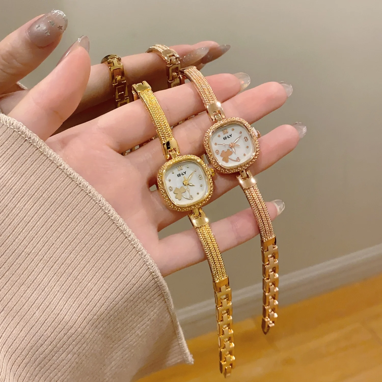 

Женские часы Golden Niche Bracelet, изысканные миниатюрные кварцевые часы с маленьким квадратным циферблатом, модные новые женские наручные часы