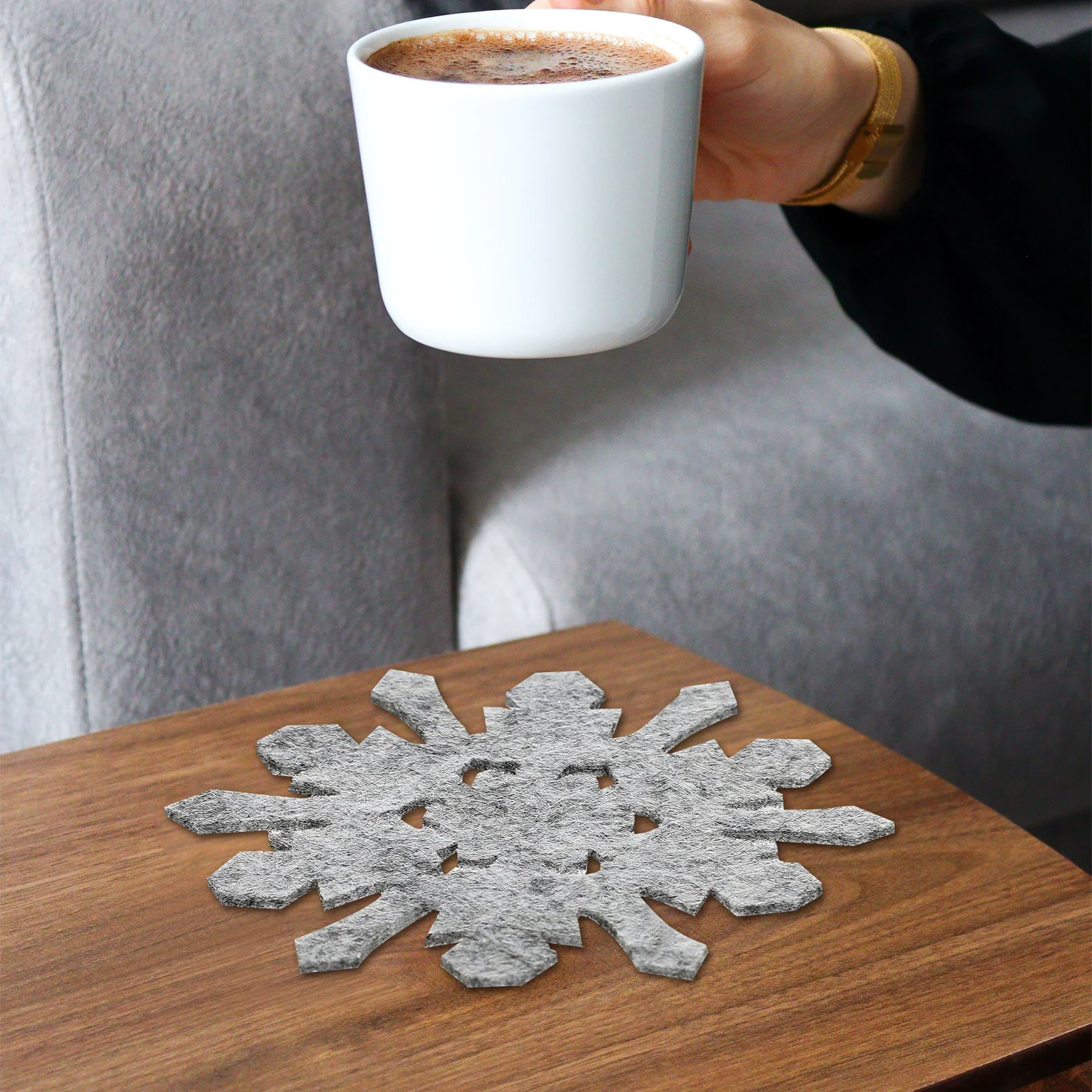 

8Pcs Snowflake Cup Coasters Thick Felt Heat Insulation Christmas Drink Mats Party Supplies Home Decoration Snowflake Coasters