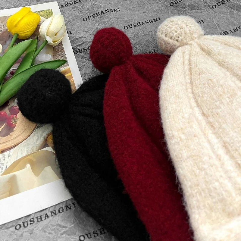 Koreanische einfache Strickmütze mit gekräuseltem Rand und niedlichem Pompon-Design für Damen, Winter, großer Kopfumfang, Ohrenschutz, warme Beanie-Mütze, Bonnet. – Detail 5
