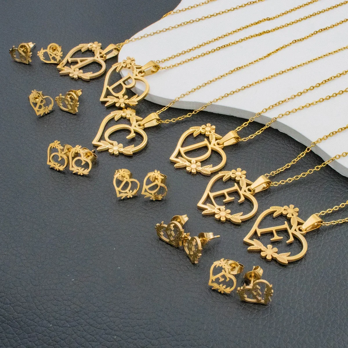 3Pcs Gold Color Dainty Flower Initials Necklace Women Girl Stainless Steel Heart Letter Choker Necklace Gifts Jewelry