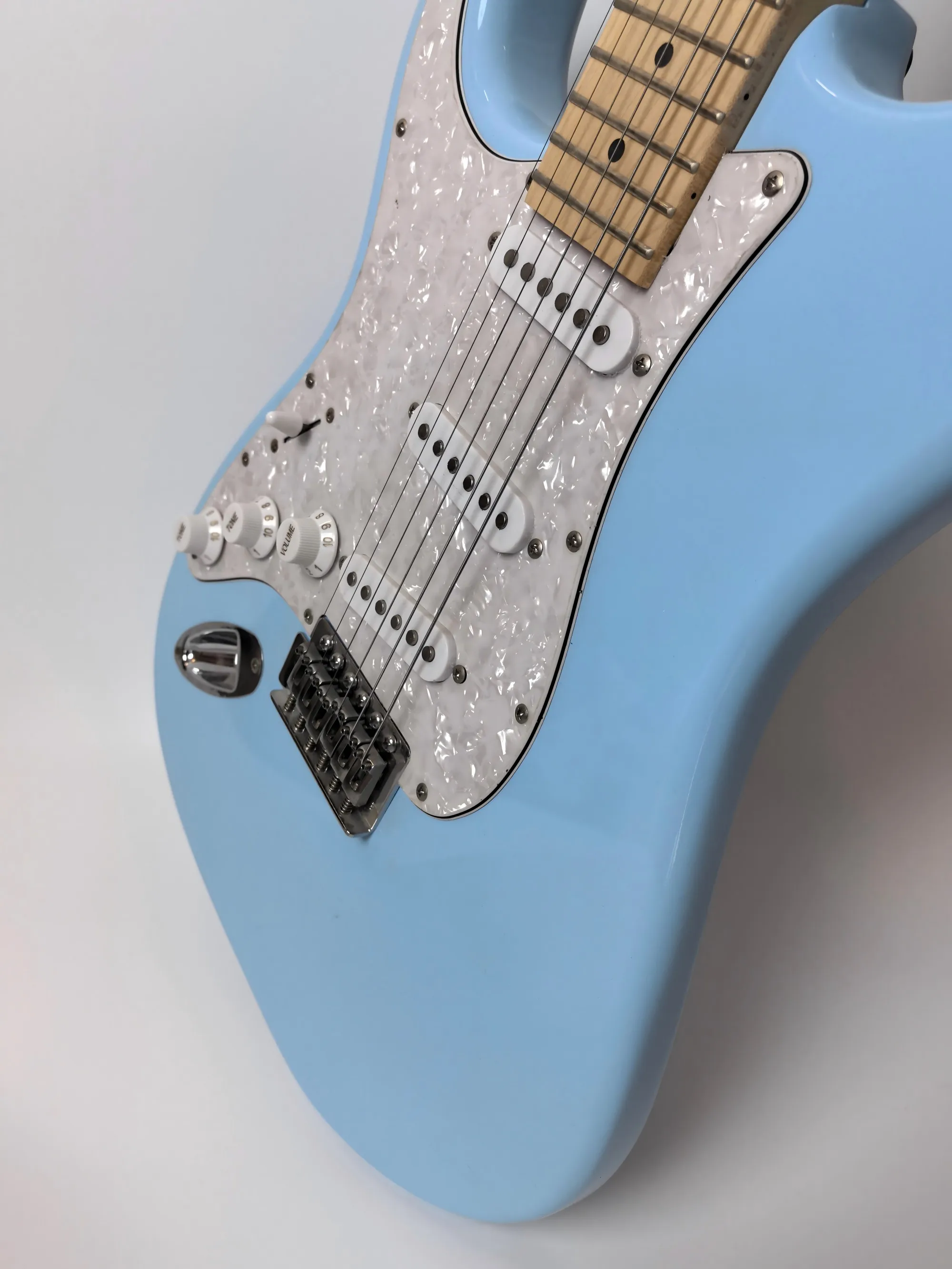 Factory directly selling, blue color, left hand 6 string birch guitar head, sycamore electric guitar, customizable, in stock.