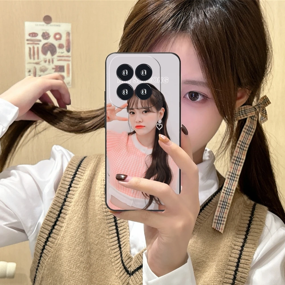 Cute Kim SeJeong Mobile Cell Phone Case for Xiaomi 14 13 12 11 10 9 T Ultra Lite Pro S SE X 5G Black Soft Phone Cover Shell