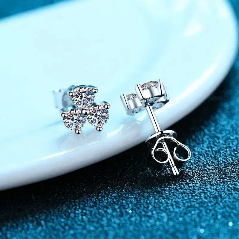PT950 Platinum Lady Clover Style Stud Earrings, 0.6ct D Color Vvs1 Sparkling Moissanite Poplar Fresh and Simple Daily Jewelry